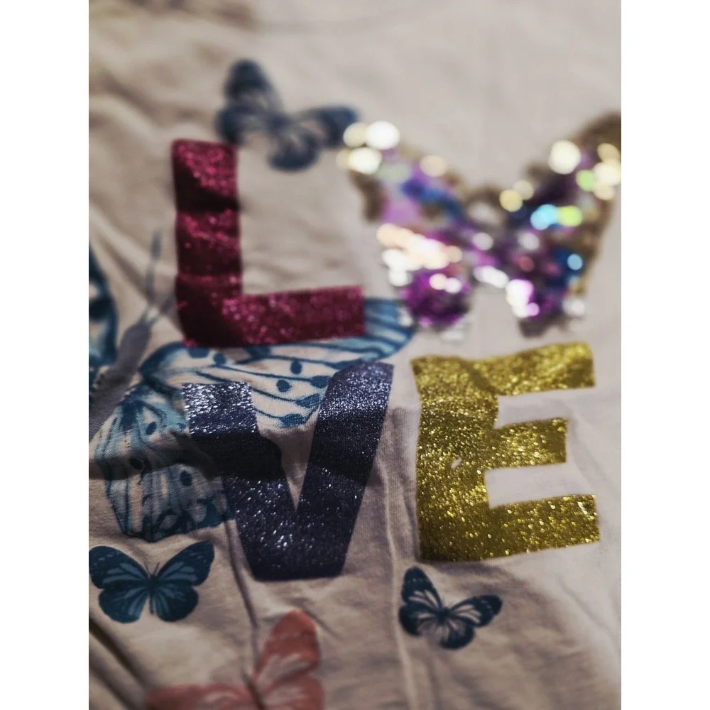 Old Navy Girls Size 6-7. T Shirt. Vigoss Peace Sign Love Size 7/8